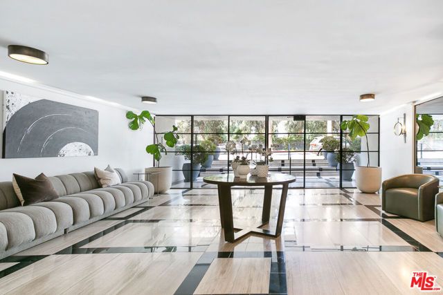 12320 MONTANA Avenue 108, Los Angeles, CA 90049