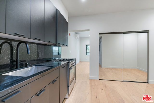 12320 MONTANA Avenue 108, Los Angeles, CA 90049