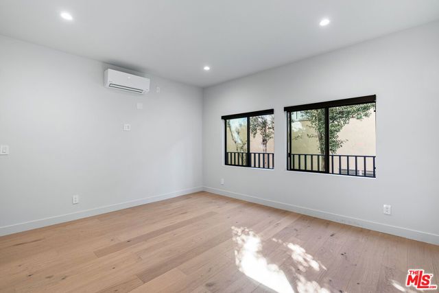 12320 MONTANA Avenue 108, Los Angeles, CA 90049