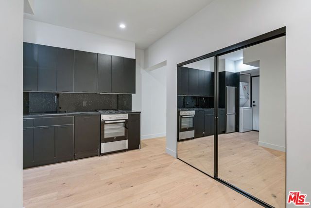 12320 MONTANA Avenue 108, Los Angeles, CA 90049