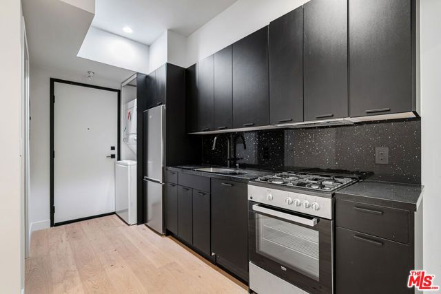12320 MONTANA Avenue 108, Los Angeles, CA 90049