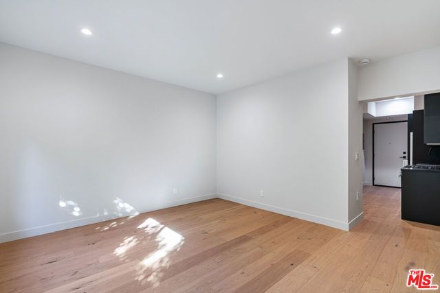 12320 MONTANA Avenue 108, Los Angeles, CA 90049