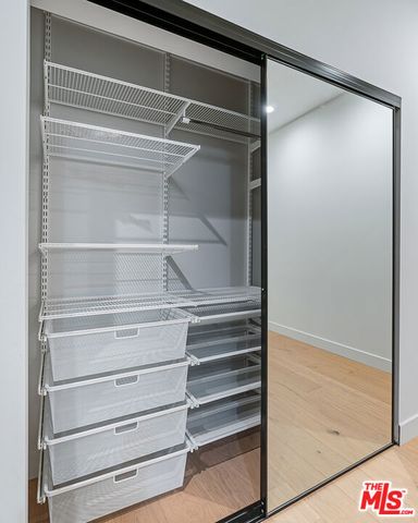 12320 MONTANA Avenue 108, Los Angeles, CA 90049