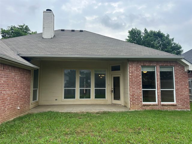 803 W Lonesome Dove Trail, Arlington, TX 76001