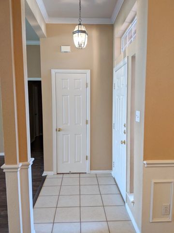 803 W Lonesome Dove Trail, Arlington, TX 76001