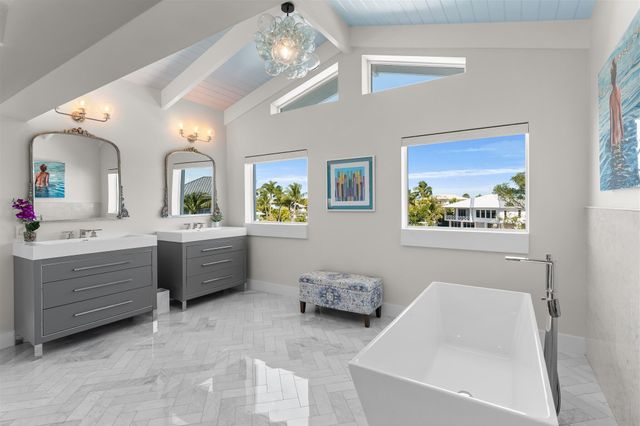 165 Bayview Drive, Lower Matecumbe, FL 33036