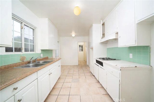 1644 W Wisteria, Santa Ana, CA 92703