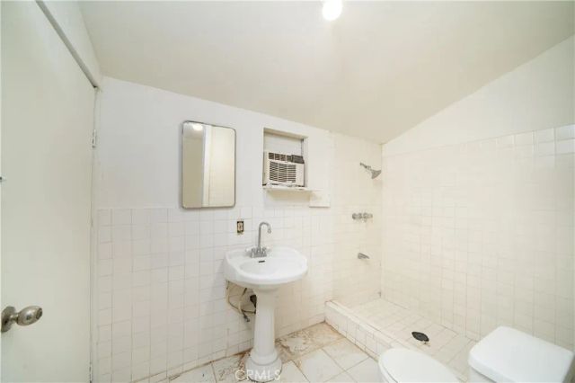 1644 W Wisteria, Santa Ana, CA 92703