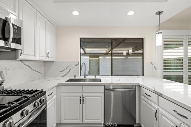 9833 Karmont, South Gate, CA 90280