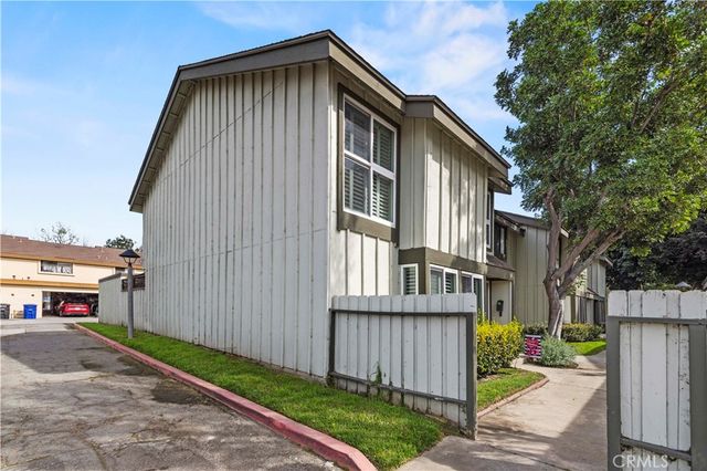 9833 Karmont, South Gate, CA 90280