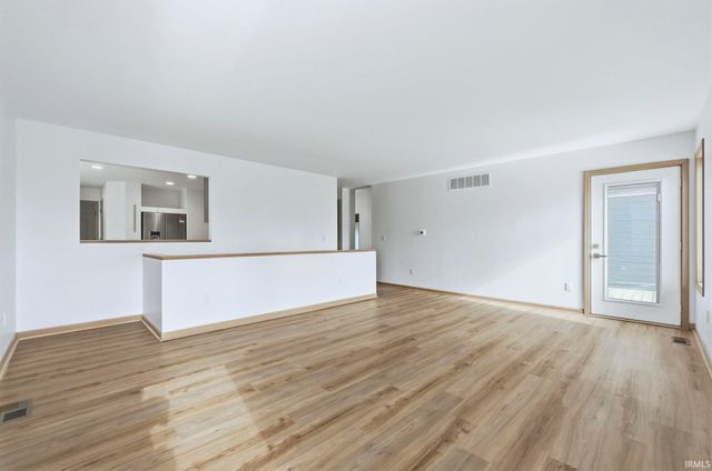 5526 Tunbridge Crossing, Fort Wayne, IN 46815