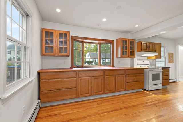 14 Stratford Rd, Natick, MA 01760