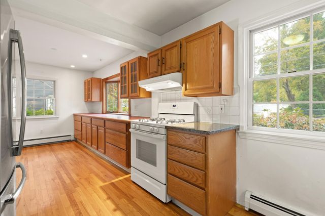 14 Stratford Rd, Natick, MA 01760