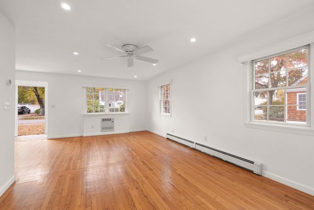 14 Stratford Rd, Natick, MA 01760