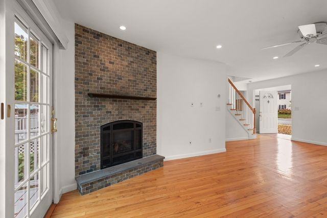 14 Stratford Rd, Natick, MA 01760