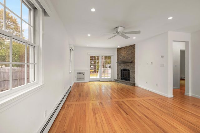 14 Stratford Rd, Natick, MA 01760