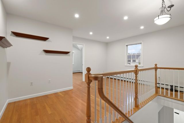 14 Stratford Rd, Natick, MA 01760