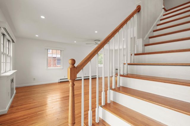 14 Stratford Rd, Natick, MA 01760