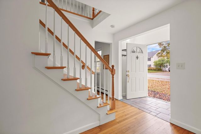 14 Stratford Rd, Natick, MA 01760