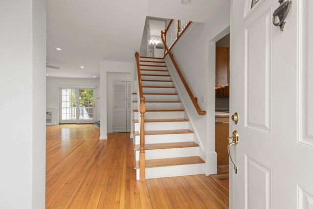 14 Stratford Rd, Natick, MA 01760