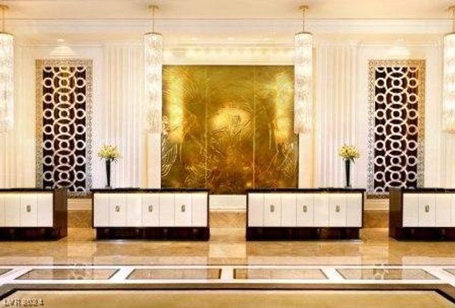 2000 North Fashion Show Drive 1906, Las Vegas, NV 89109