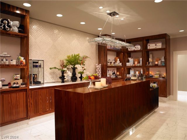 2000 North Fashion Show Drive 1906, Las Vegas, NV 89109