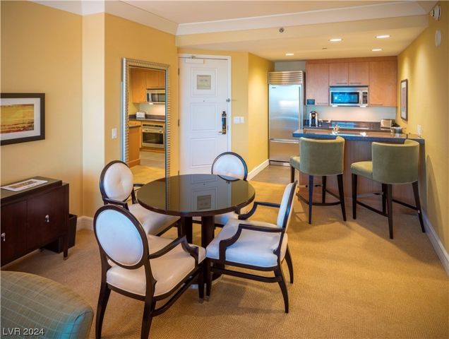 2000 North Fashion Show Drive 1906, Las Vegas, NV 89109