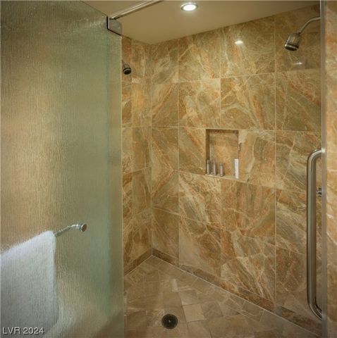 2000 North Fashion Show Drive 1906, Las Vegas, NV 89109