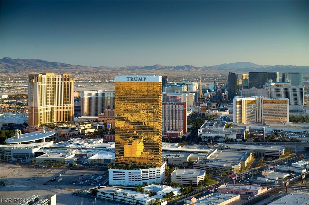 2000 North Fashion Show Drive 1906, Las Vegas, NV 89109