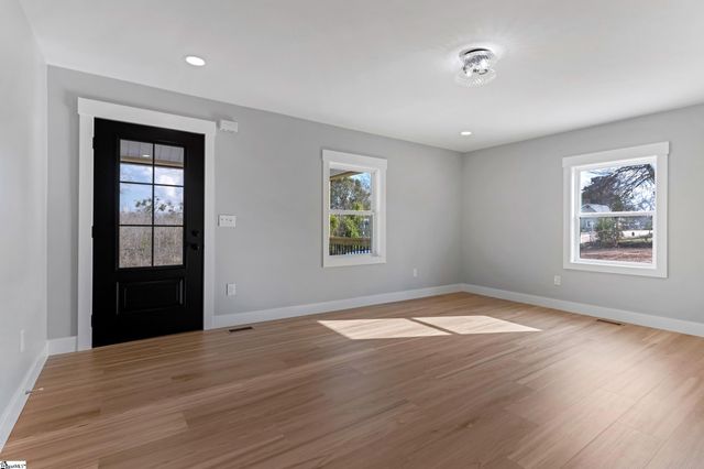 10 Adger Street, Spartanburg, SC 29301