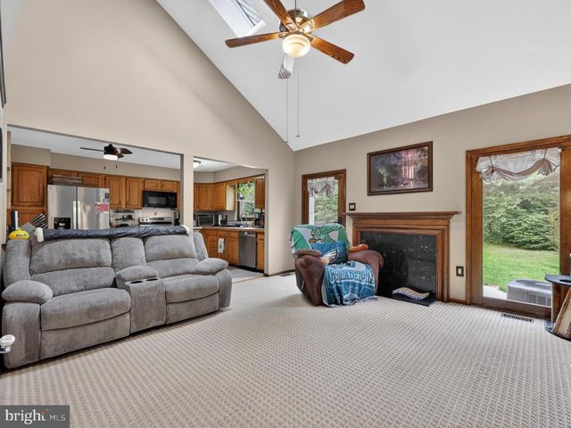 6 HILLTOP LN, Medford, NJ 08055