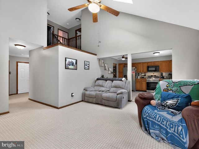 6 HILLTOP LN, Medford, NJ 08055