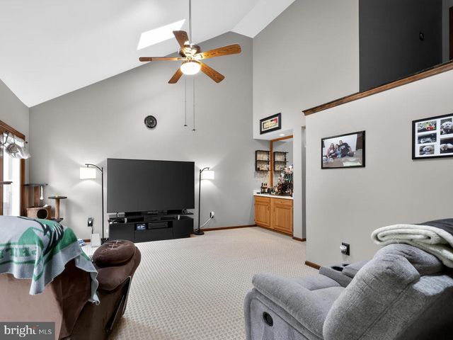 6 HILLTOP LN, Medford, NJ 08055