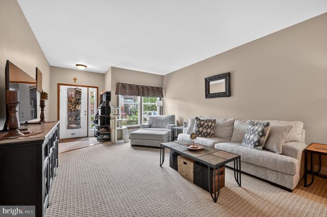6 HILLTOP LN, Medford, NJ 08055