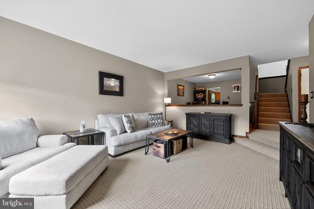 6 HILLTOP LN, Medford, NJ 08055
