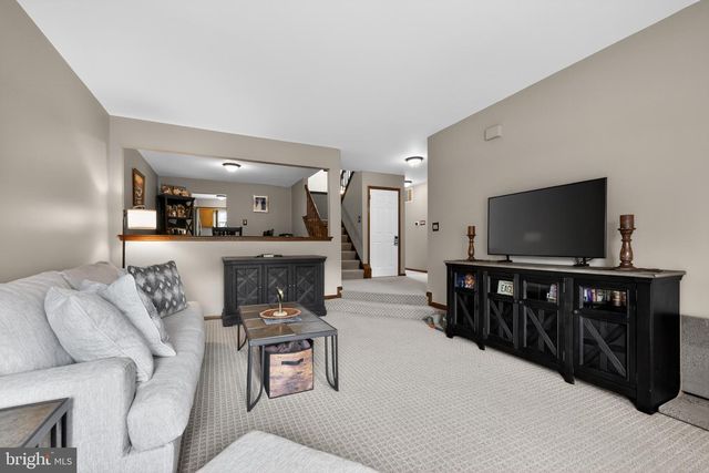 6 HILLTOP LN, Medford, NJ 08055