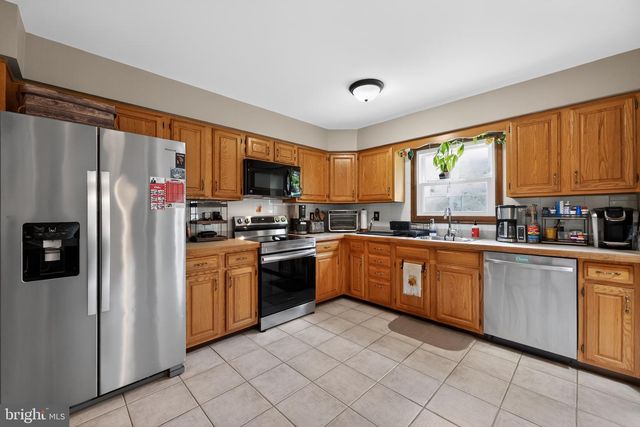 6 HILLTOP LN, Medford, NJ 08055