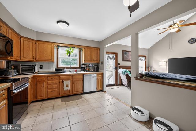 6 HILLTOP LN, Medford, NJ 08055