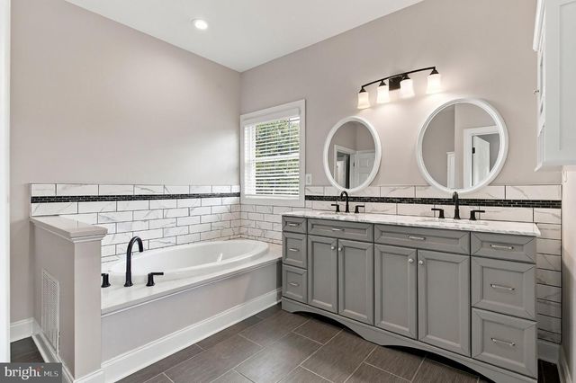 222 FRIENDSHIP RD, Howell, NJ 07731