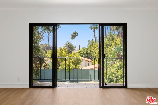 1121 La Collina Drive, Beverly Hills, CA 90210