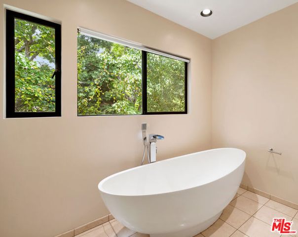 1121 La Collina Drive, Beverly Hills, CA 90210