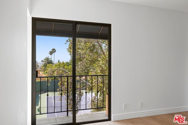 1121 La Collina Drive, Beverly Hills, CA 90210
