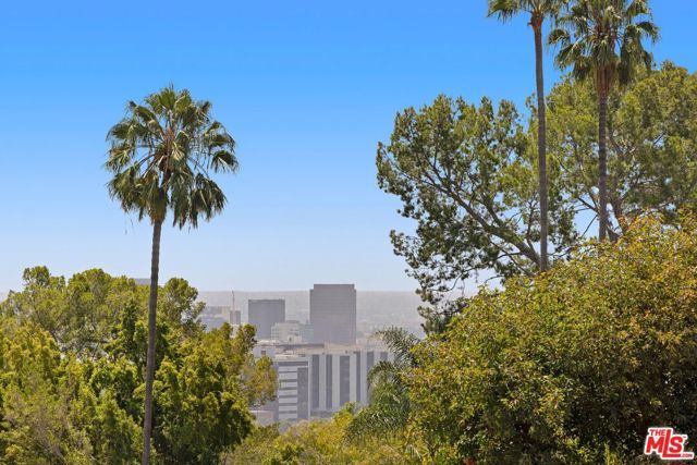 1121 La Collina Drive, Beverly Hills, CA 90210