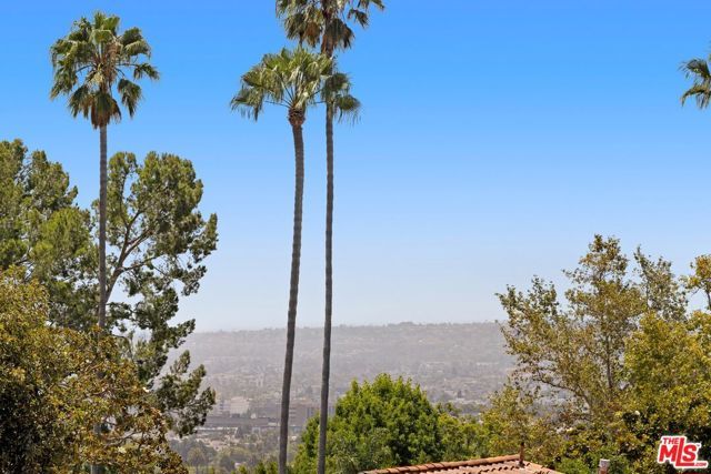 1121 La Collina Drive, Beverly Hills, CA 90210