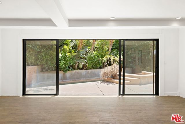 1121 La Collina Drive, Beverly Hills, CA 90210