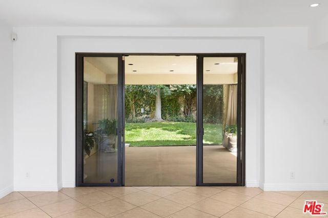 1121 La Collina Drive, Beverly Hills, CA 90210