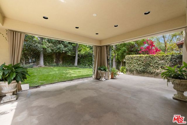1121 La Collina Drive, Beverly Hills, CA 90210