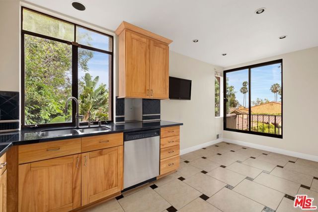 1121 La Collina Drive, Beverly Hills, CA 90210