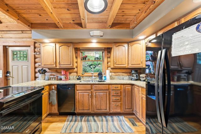 1563 Grant Road, Sevierville, TN 37876