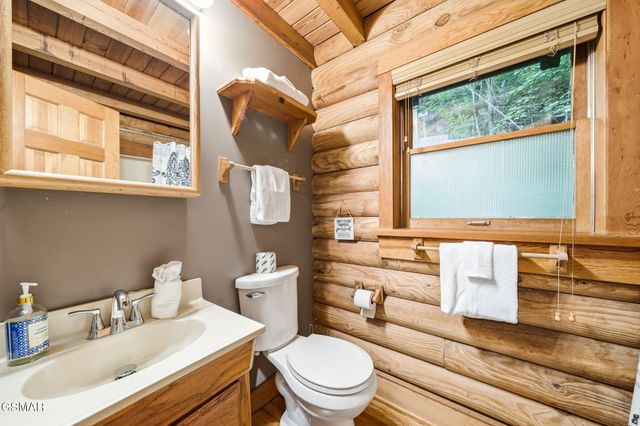 1563 Grant Road, Sevierville, TN 37876